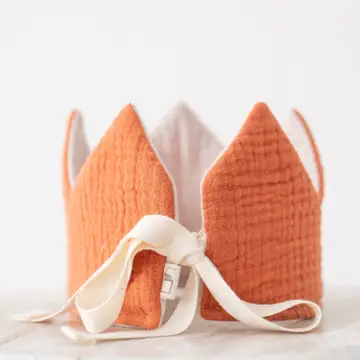 Reversible Crown with Pompoms-Sand