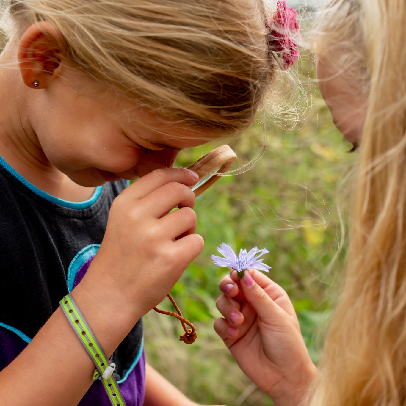 Huckleberry Dual Magnifier | 2-in-1 Magnifying Glass for Nature Exploration