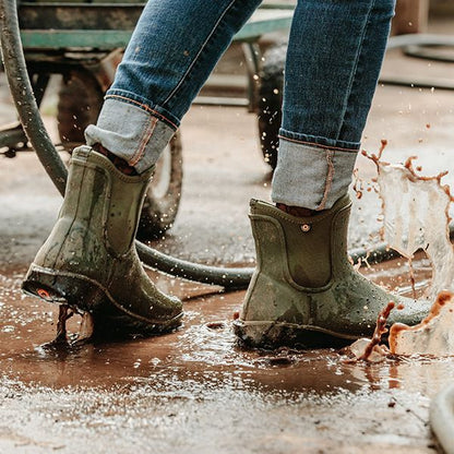 Women’s Sauvie Boots – Waterproof Slip-On, Slip Resistant | Bogs 