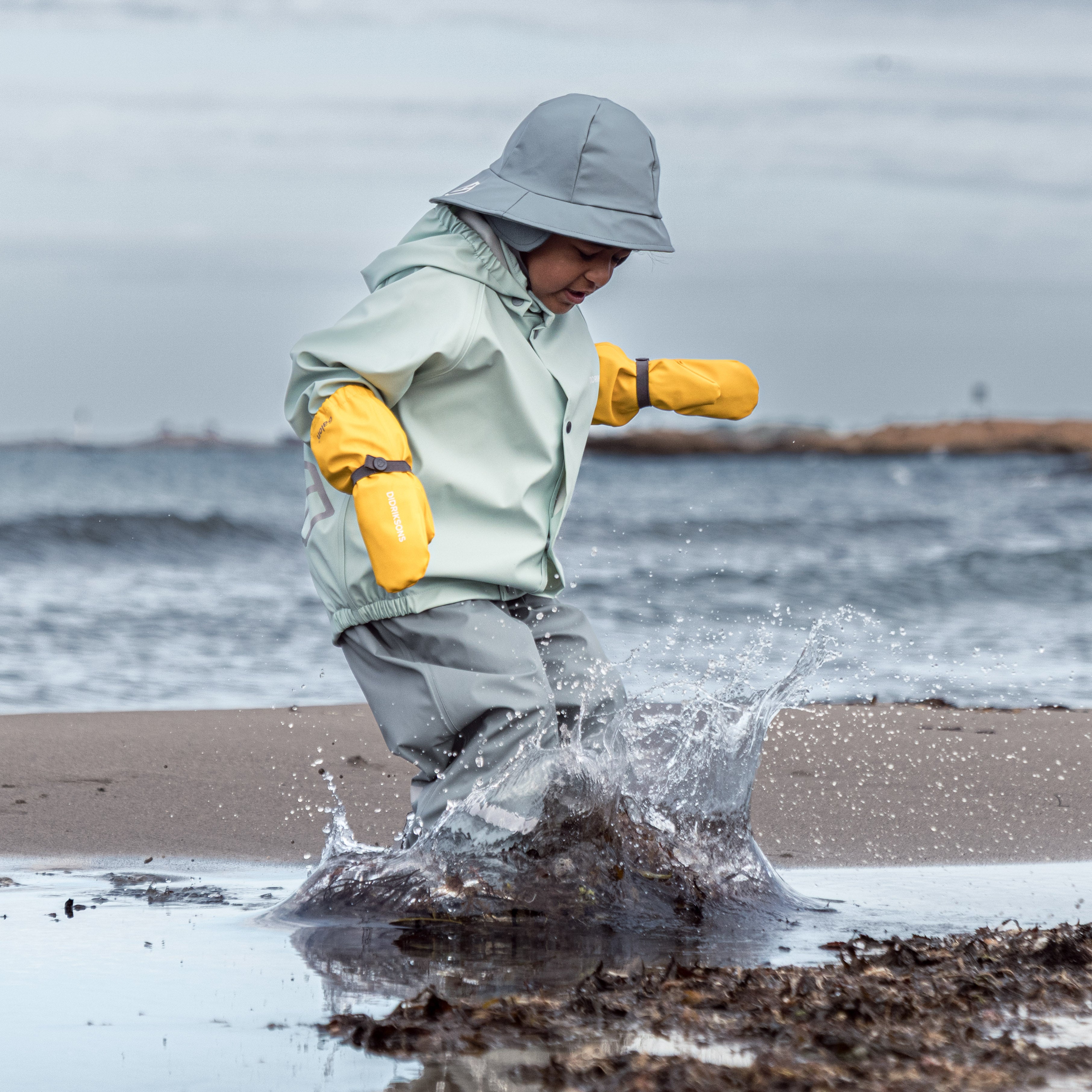 Kids Long Cuff Fleece Lined Rain Mittens – Waterproof, PU | Didriksons 